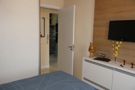 Quarto 1 de apartamento para alugar com 2 quartos, 58m² em Vila Ivone, São Paulo