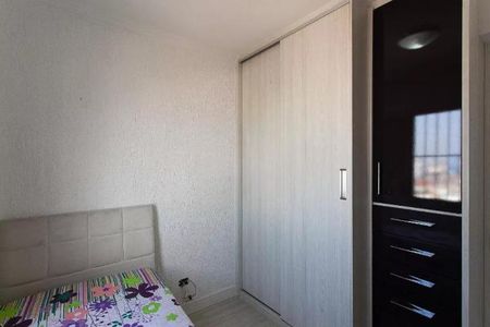 Quarto com cama simples e armário de madeira, com vista para a rua. de apartamento à venda com 3 quartos, 160m² em Penha de França, São Paulo