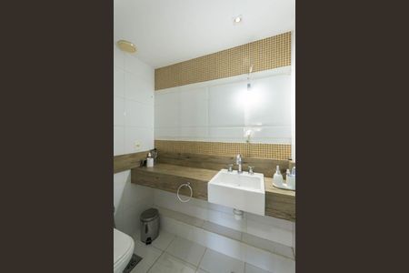 Apartamento à venda com 74m², 2 quartos e 1 vagaBanheiro Suíte