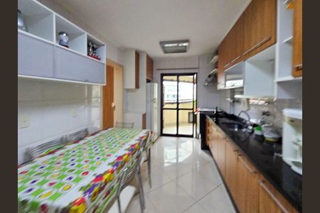Apartamento para alugar com 149m², 3 quartos e 3 vagas Apartamento para alugar com 149m², 3 quartos e 3 vagasCozinha