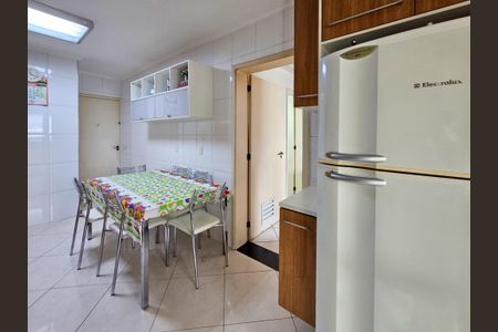 Apartamento para alugar com 149m², 3 quartos e 3 vagas Apartamento para alugar com 149m², 3 quartos e 3 vagasCozinha