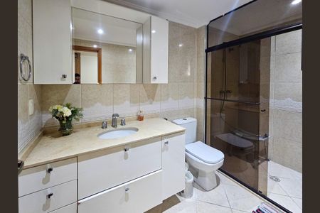 Apartamento para alugar com 149m², 3 quartos e 3 vagas Apartamento para alugar com 149m², 3 quartos e 3 vagasBanheiro da Suíte 1