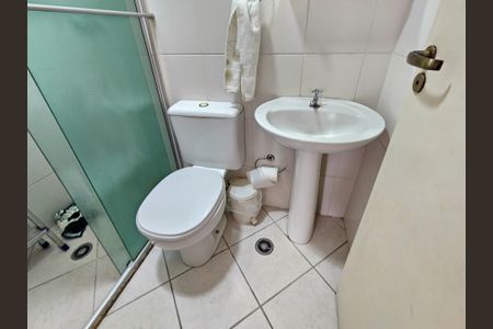 Apartamento para alugar com 149m², 3 quartos e 3 vagas Apartamento para alugar com 149m², 3 quartos e 3 vagasBanheiro da área de serviço