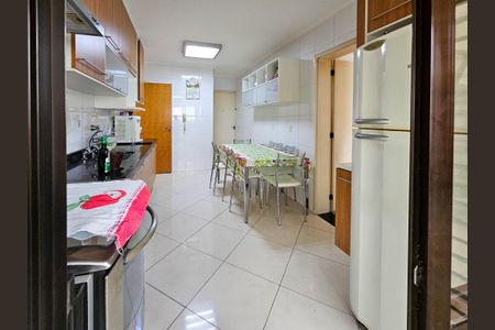 Apartamento para alugar com 149m², 3 quartos e 3 vagas Apartamento para alugar com 149m², 3 quartos e 3 vagasCozinha