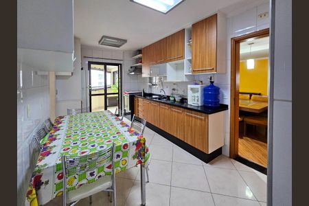 Apartamento para alugar com 149m², 3 quartos e 3 vagas Apartamento para alugar com 149m², 3 quartos e 3 vagasCozinha