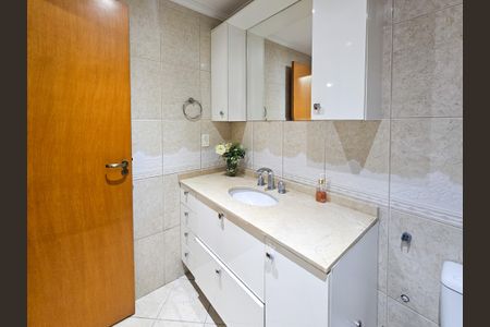Apartamento para alugar com 149m², 3 quartos e 3 vagas Apartamento para alugar com 149m², 3 quartos e 3 vagasBanheiro da Suíte 1
