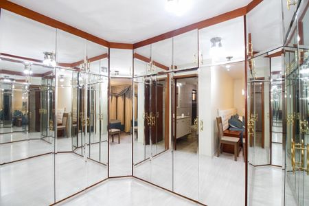 Apartamento à venda com 120m², 3 quartos e 2 vagasCloset da Suíte 1