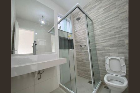 Casa de condomínio para alugar com 220m², 4 quartos e 2 vagas