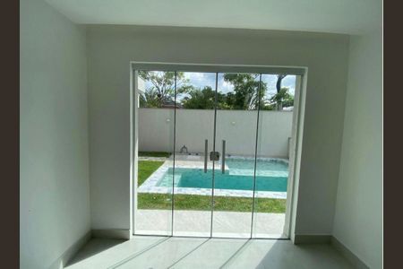 Casa de condomínio para alugar com 220m², 4 quartos e 2 vagas