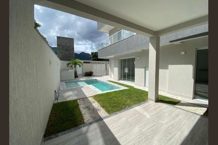 Casa de condomínio para alugar com 220m², 4 quartos e 2 vagas