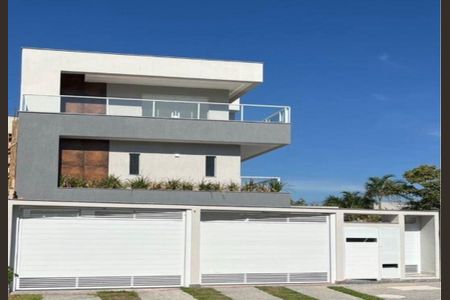 Casa de condomínio para alugar com 220m², 4 quartos e 2 vagas