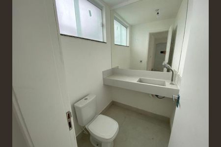 Casa de condomínio para alugar com 220m², 4 quartos e 2 vagas