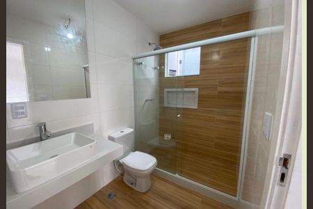 Casa de condomínio para alugar com 220m², 4 quartos e 2 vagas