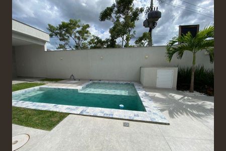 Casa de condomínio para alugar com 220m², 4 quartos e 2 vagas