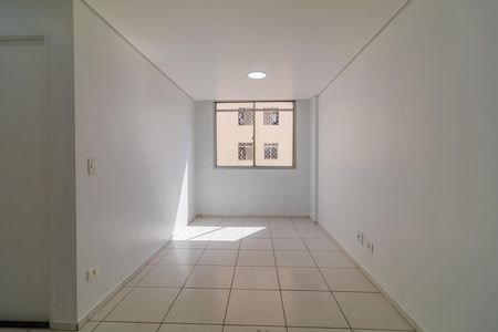 Apartamento à venda com 40m², 1 quarto e 1 vagaSala com iluminação natural e piso de porcelanato.