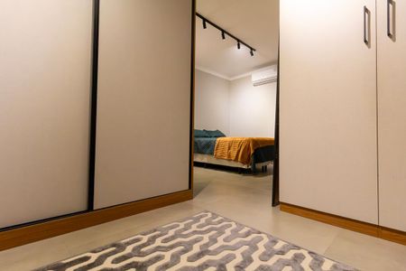 Apartamento à venda com 79m², 2 quartos e 2 vagas Apartamento à venda com 79m², 2 quartos e 2 vagasCloset