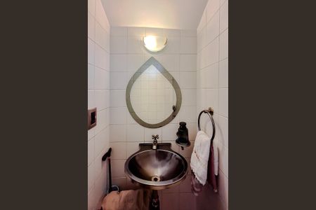 Casa à venda com 68m², 3 quartos e 2 vagasLavabo