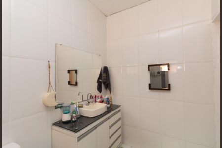 Banheiro da Suíte de casa para alugar com 2 quartos, 63m² em Vila Marilena, São Paulo