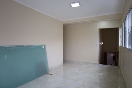 Casa para alugar com 3 quartos, 200m² em Jardim Alzira, São Paulo