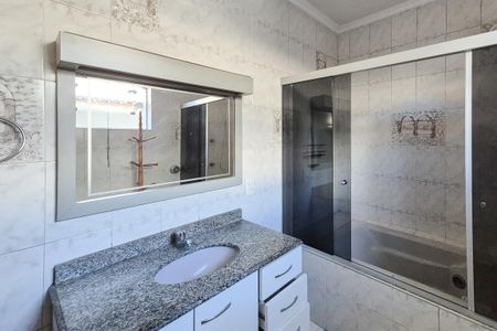 Casa à venda com 264m², 3 quartos e 2 vagasBanheiro da Suíte