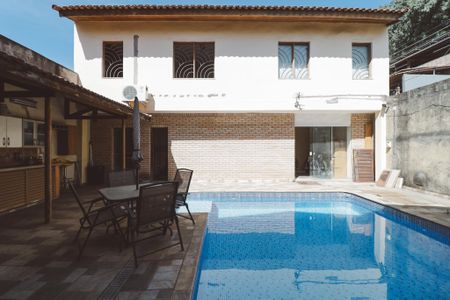 Casa à venda com 315m², 3 quartos e 5 vagasChurrasqueira/Piscina