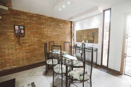 Casa à venda com 315m², 3 quartos e 5 vagasSala