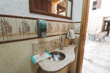Casa à venda com 315m², 3 quartos e 5 vagasBanheiro de serviço