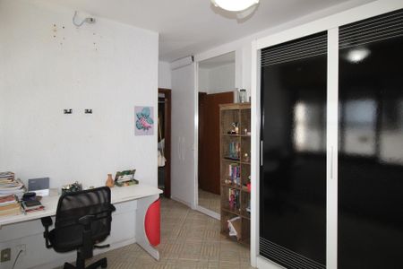 Apartamento à venda com 184m², 4 quartos e 2 vagasQuarto 2