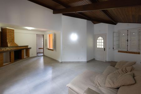 Casa de condomínio para alugar com 300m², 4 quartos e 3 vagasSala com Lareira