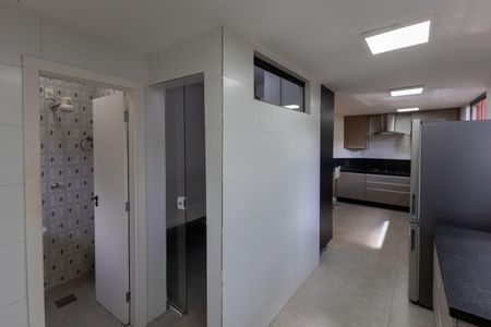 Casa de condomínio para alugar com 300m², 4 quartos e 3 vagasÁrea de Serviço