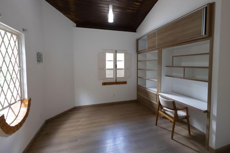 Casa de condomínio para alugar com 300m², 4 quartos e 3 vagasQuarto 1