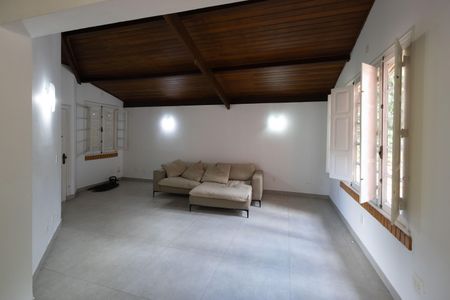 Casa de condomínio para alugar com 300m², 4 quartos e 3 vagasSala com Lareira