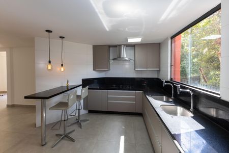 Casa de condomínio para alugar com 300m², 4 quartos e 3 vagasCozinha