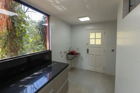 Casa de condomínio para alugar com 300m², 4 quartos e 3 vagasÁrea de Serviço