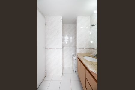 Apartamento para alugar com 112m², 3 quartos e 1 vaga Apartamento para alugar com 112m², 3 quartos e 1 vagaBanheiro da Suíte