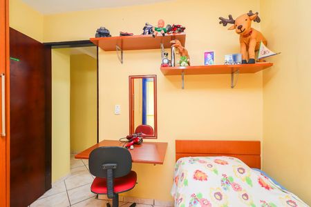 Quarto 2 de casa à venda com 4 quartos, 120m² em Parque Guarani, São Paulo