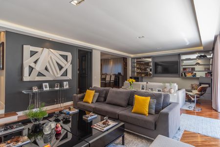 Casa à venda com 720m², 8 quartos e 4 vagas