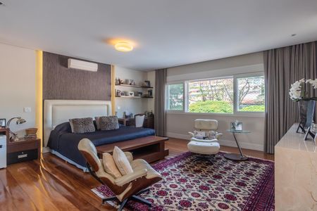 Casa à venda com 720m², 8 quartos e 4 vagas