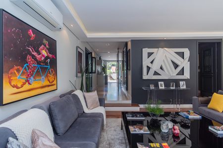 Casa à venda com 720m², 8 quartos e 4 vagas