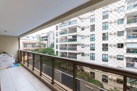 Apartamento para alugar com 115m², 3 quartos e sem vagaVaranda