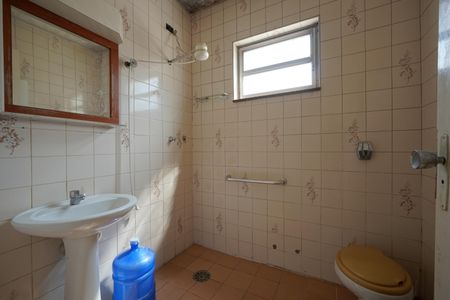 Casa à venda com 105m², 4 quartos e 2 vagasBanheiro Casa 1