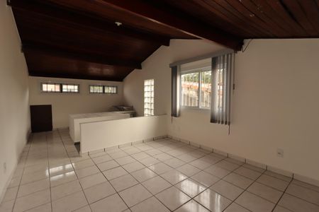 Casa para alugar com 255m², 3 quartos e 3 vagasEscritório