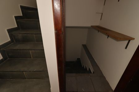 Casa para alugar com 255m², 3 quartos e 3 vagasEscada para a Garagem