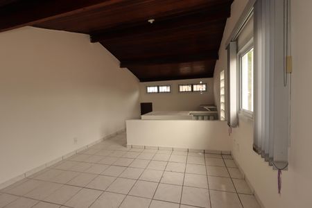 Casa para alugar com 255m², 3 quartos e 3 vagasEscritório