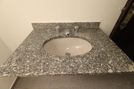 Casa para alugar com 255m², 3 quartos e 3 vagasBanheiro Social - Pia