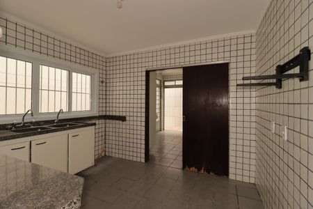 Casa para alugar com 255m², 3 quartos e 3 vagasCozinha