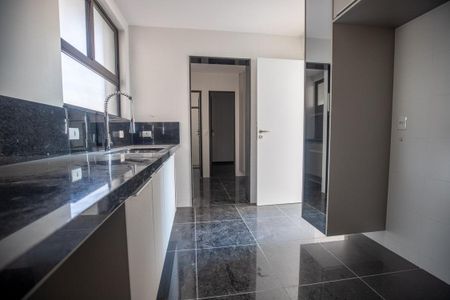 Apartamento à venda com 131m², 4 quartos e 4 vagasCozinha 