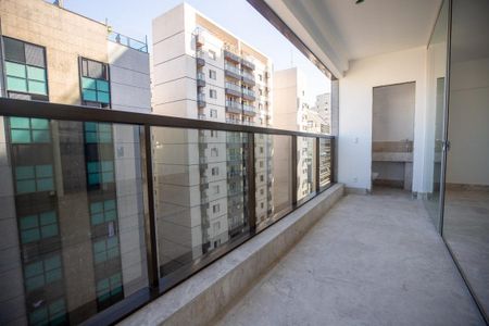 Apartamento à venda com 131m², 4 quartos e 4 vagasVaranda e Lavabo 