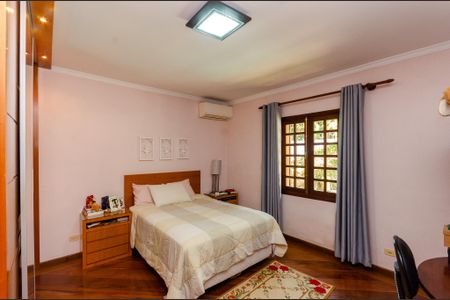 Casa à venda com 388m², 4 quartos e 3 vagasQuarto 2