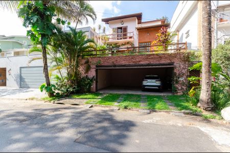 Casa à venda com 388m², 4 quartos e 3 vagasFachada